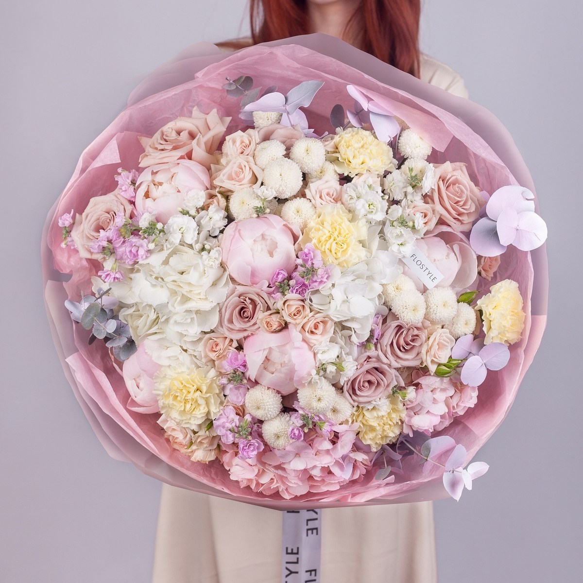 Большой сборный букет с пионами